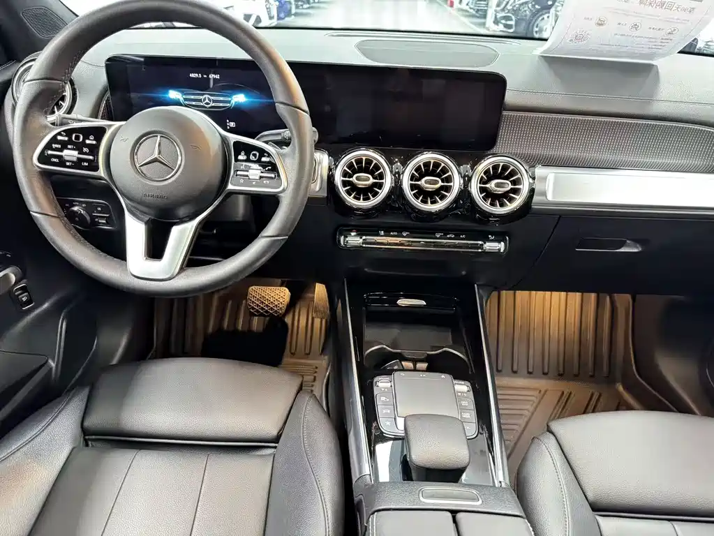 Mercedes-Benz GLB — фото 13