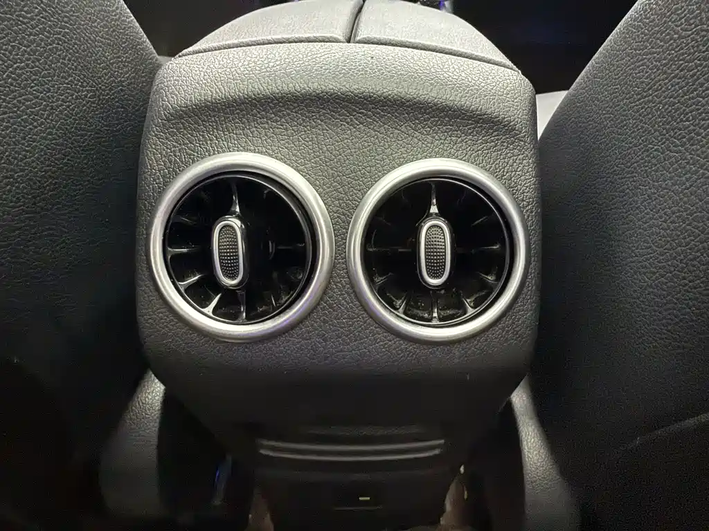 Mercedes-Benz GLA — фото 15
