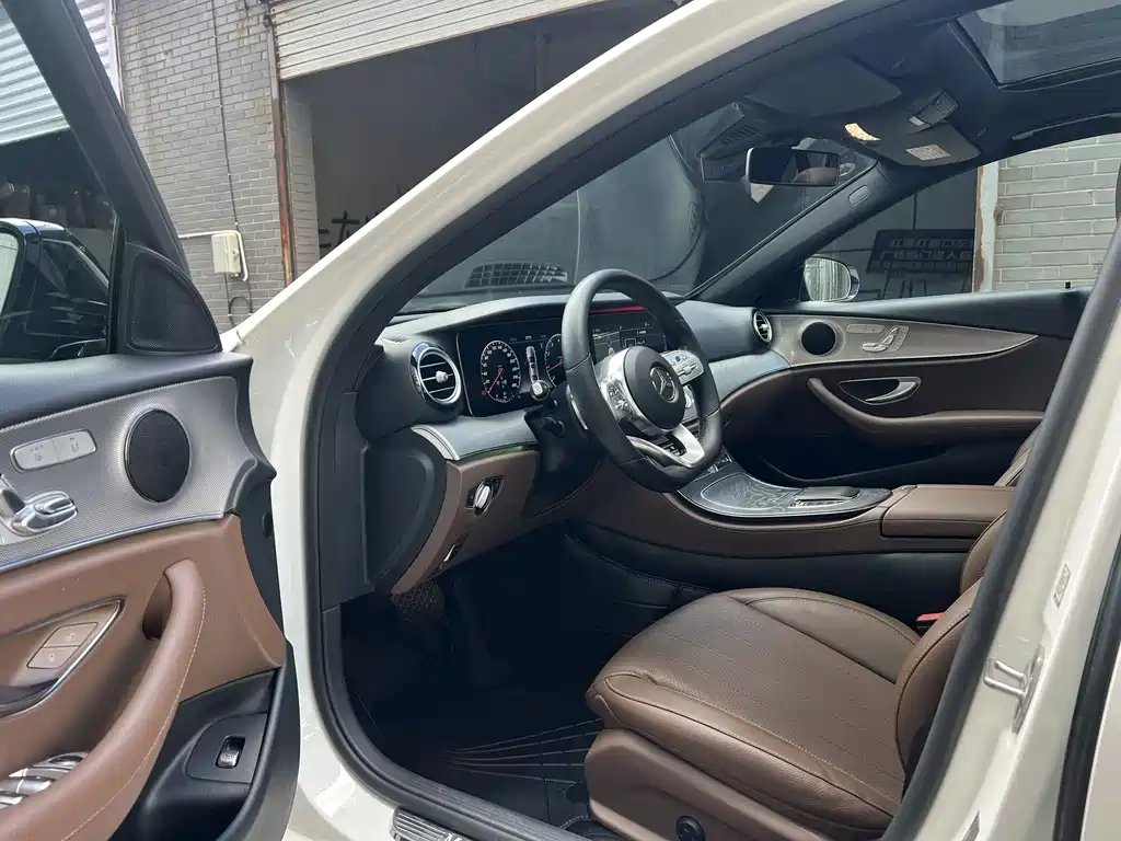 Mercedes-Benz E-Class (Import) — фото 5