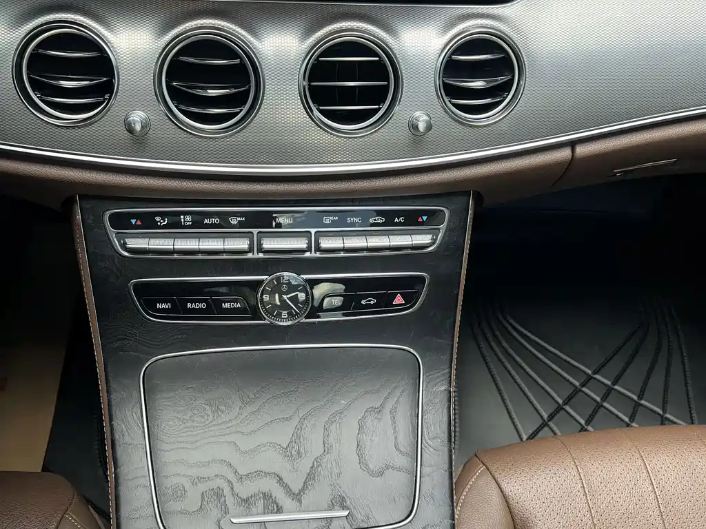 Mercedes-Benz E-Class (Import) — фото 9