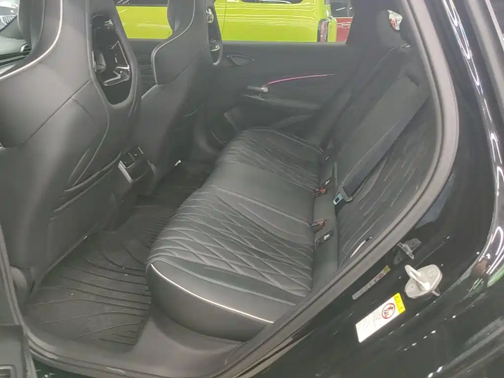 BYD Seal — фото 17