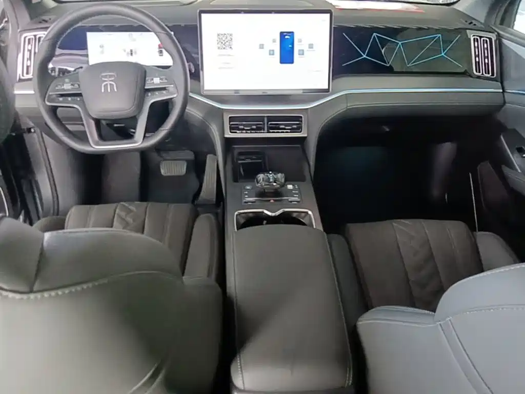 BYD L DM-i — фото 10