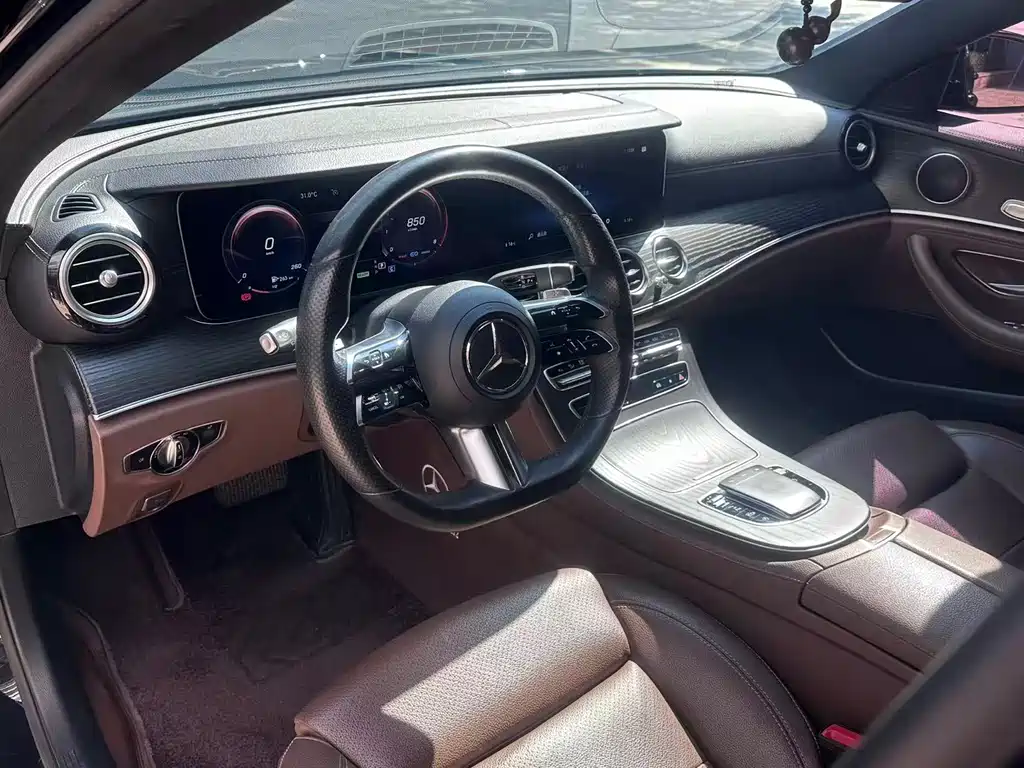 Mercedes-Benz E-Class — фото 11