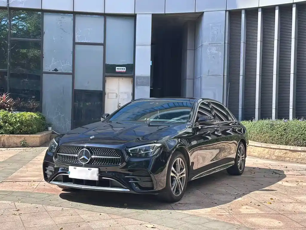 Mercedes-Benz E-Class — фото 1