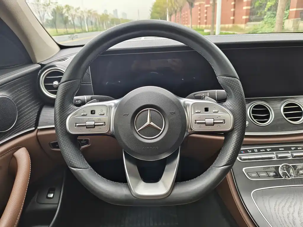 Mercedes-Benz E-Class — фото 6