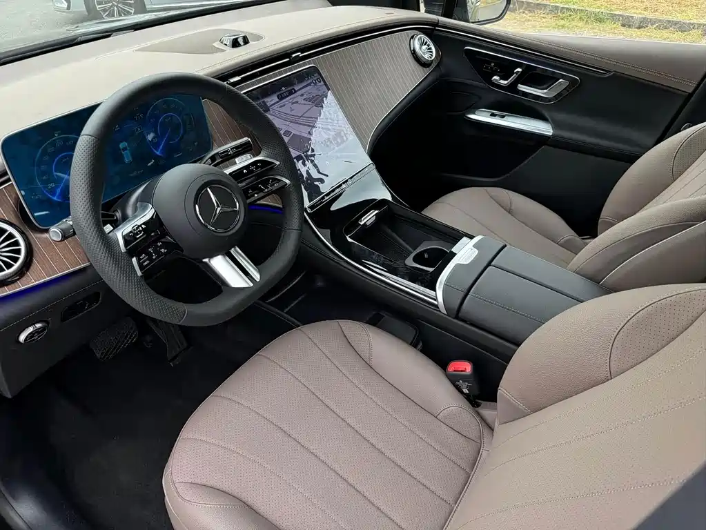 Mercedes-Benz EQE SUV — фото 4