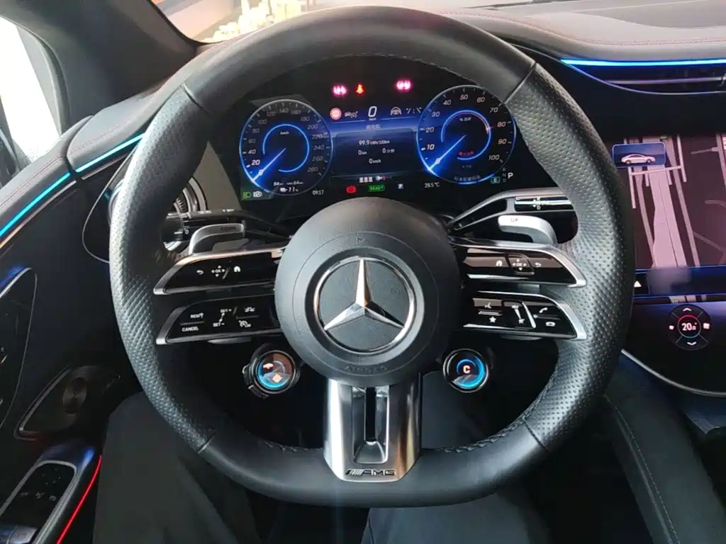 Mercedes-Benz EQE AMG — фото 6