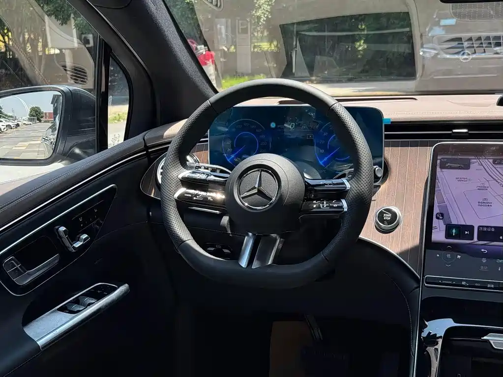 Mercedes-Benz EQE SUV — фото 13