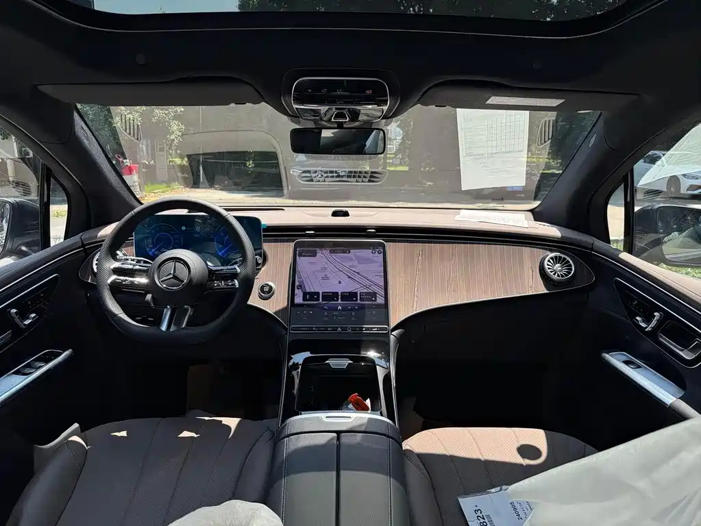 Mercedes-Benz EQE SUV — фото 14