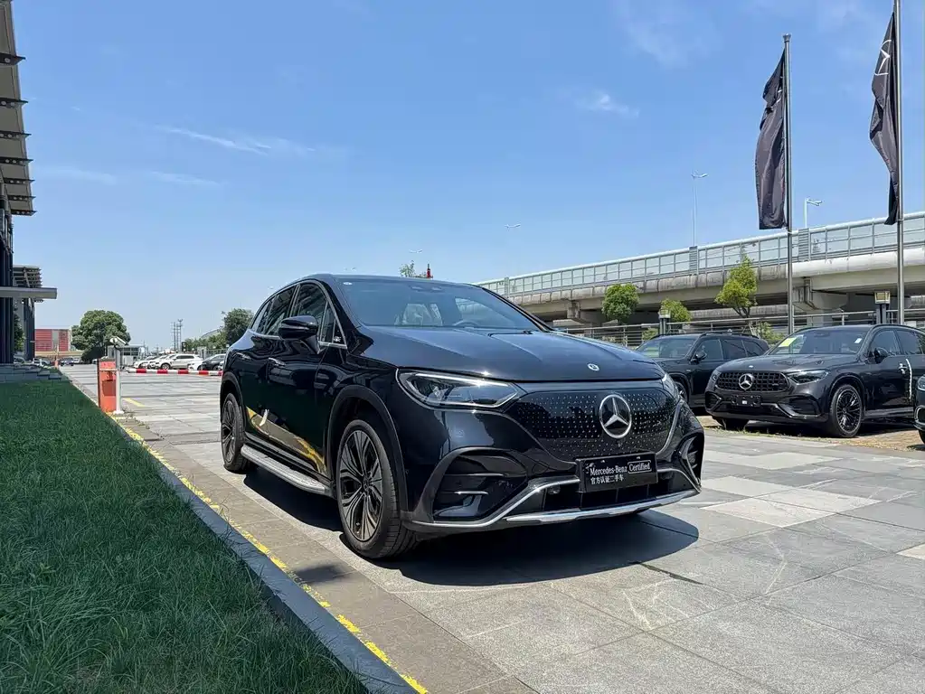 Mercedes-Benz EQE SUV — фото 3