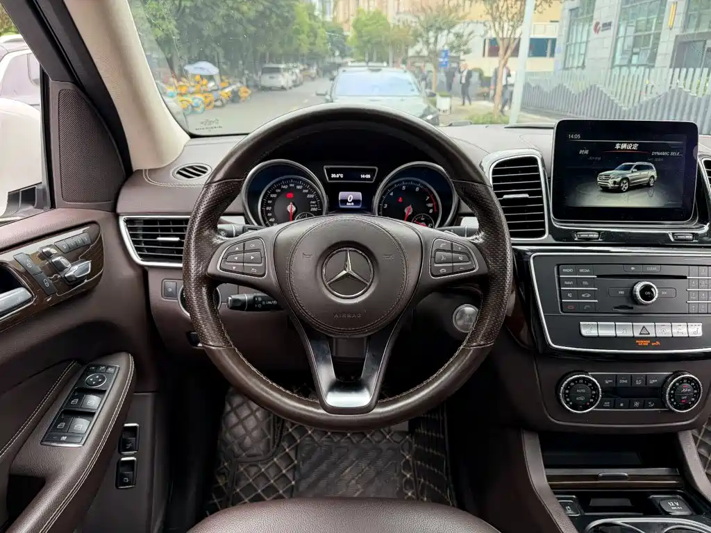 Mercedes-Benz GLS — фото 14