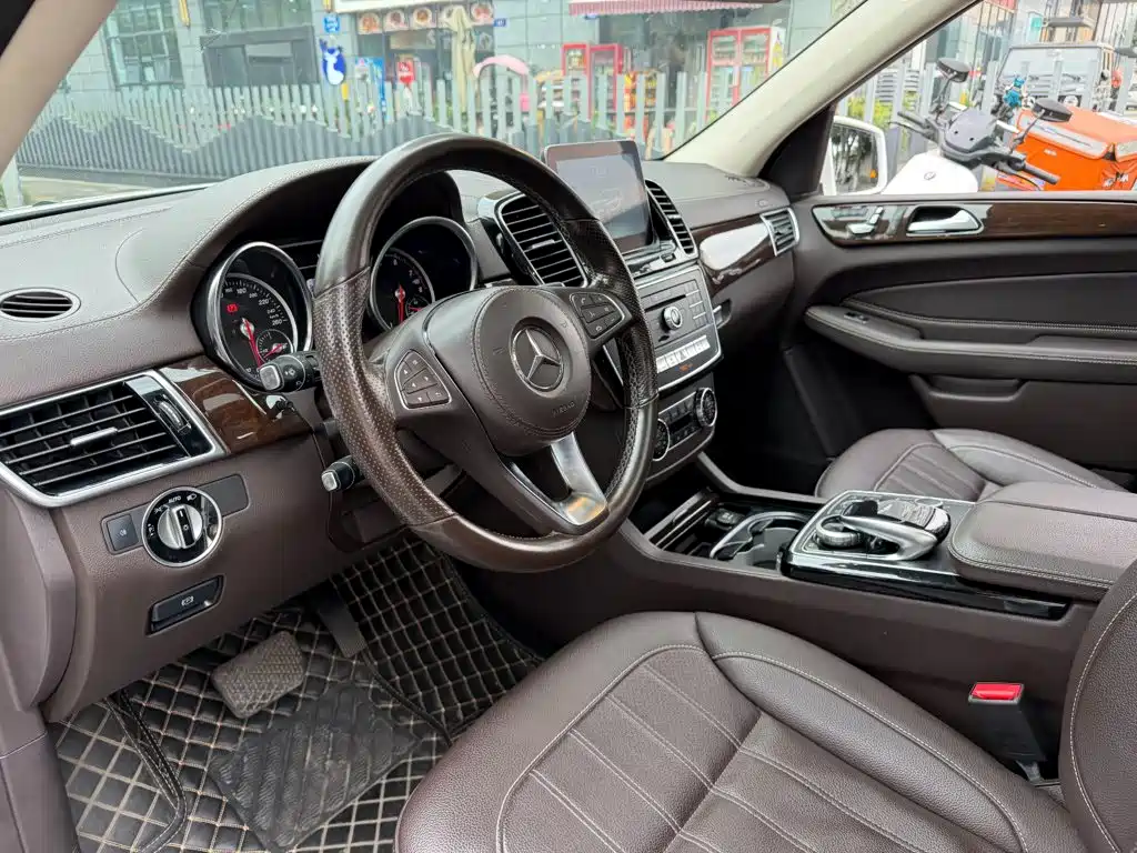 Mercedes-Benz GLS — фото 7