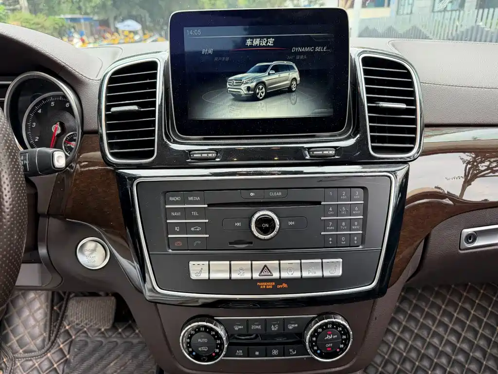 Mercedes-Benz GLS — фото 9