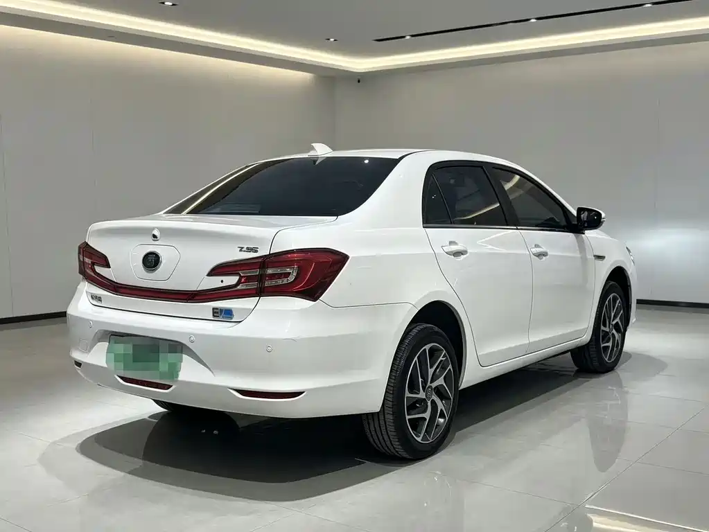BYD Qin NEV — фото 4
