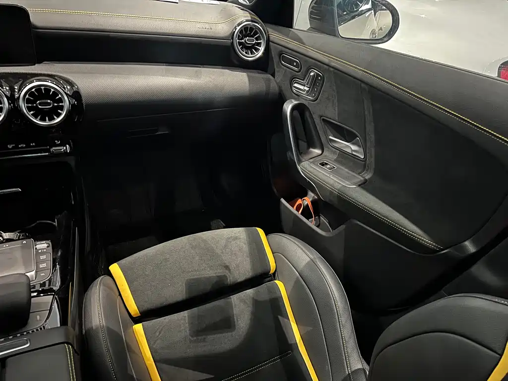 Mercedes-Benz CLA AMG — фото 13