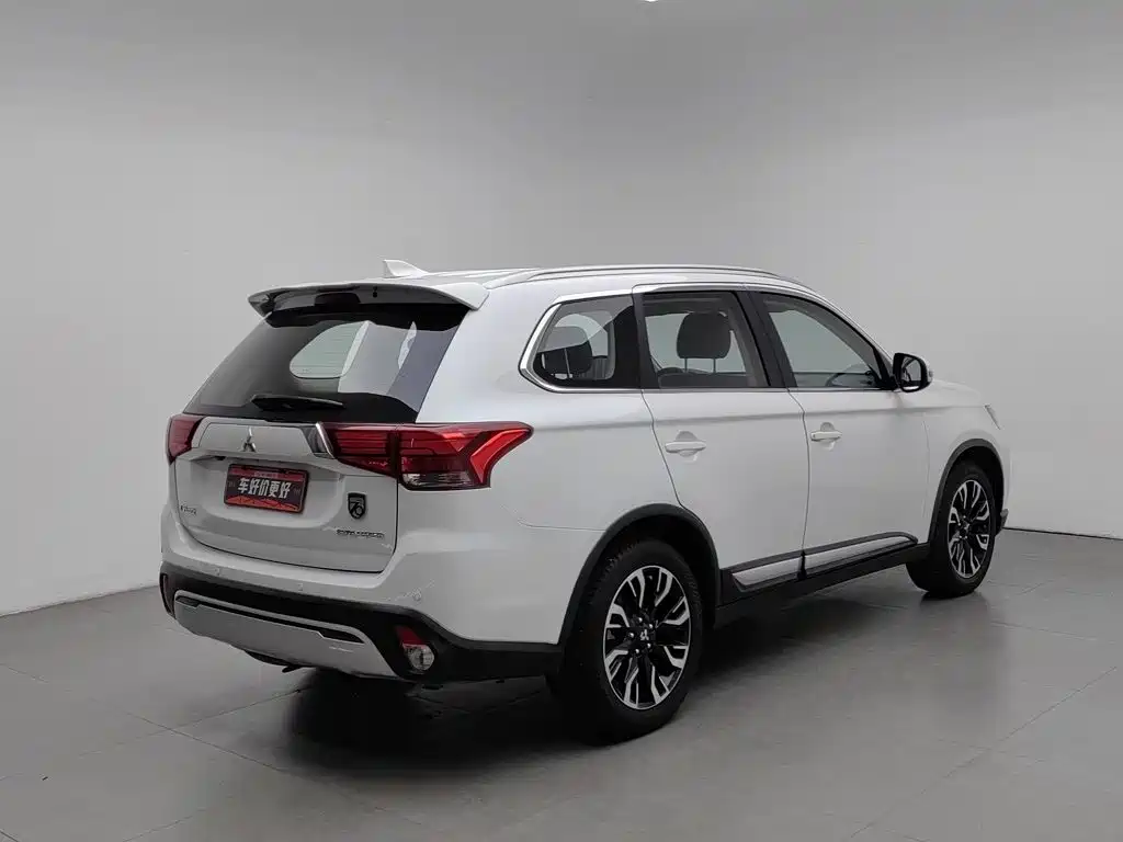 Mitsubishi Outlander — фото 2