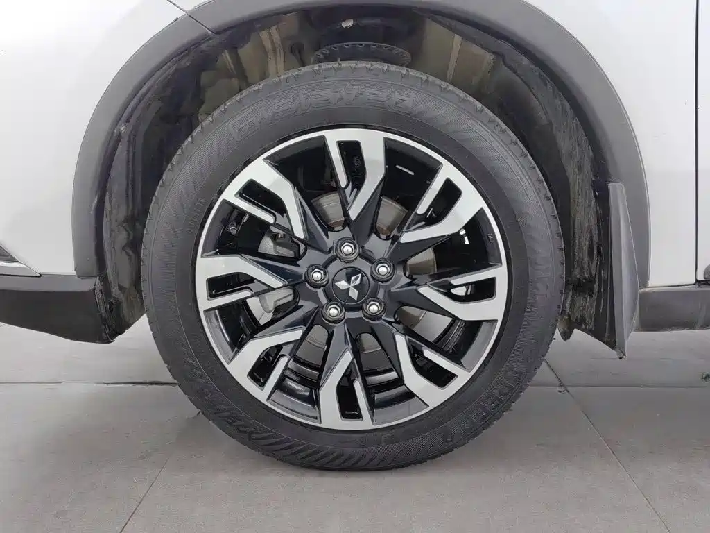 Mitsubishi Outlander — фото 17