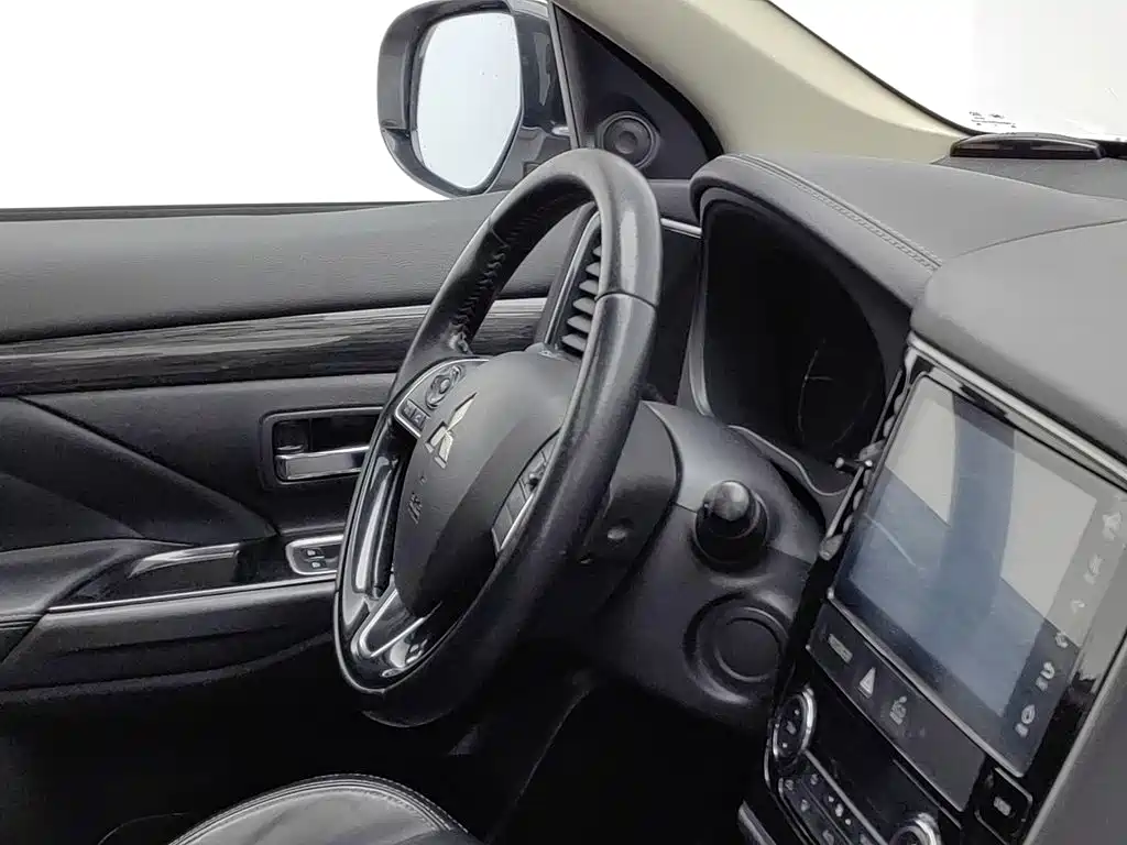 Mitsubishi Outlander — фото 22