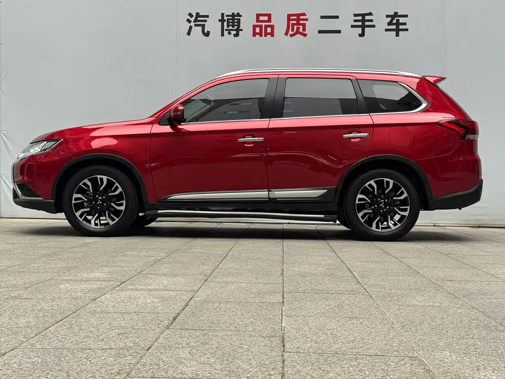 Mitsubishi Outlander — фото 7