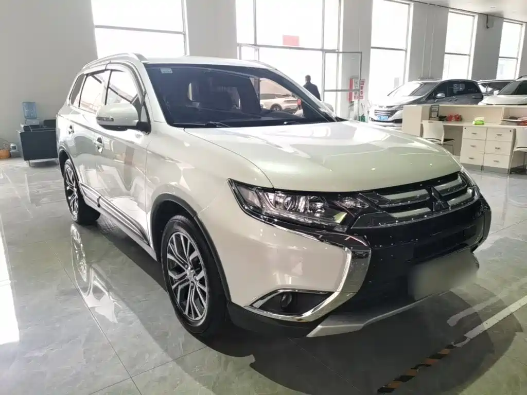 Mitsubishi Outlander — фото 3