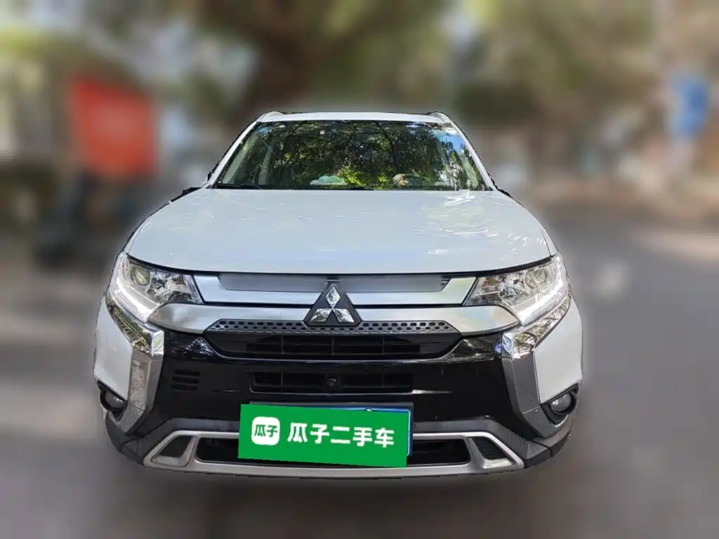 Mitsubishi Outlander — фото 2