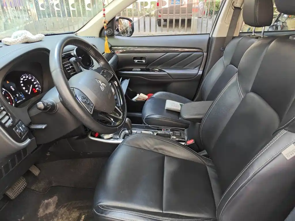 Mitsubishi Outlander — фото 11