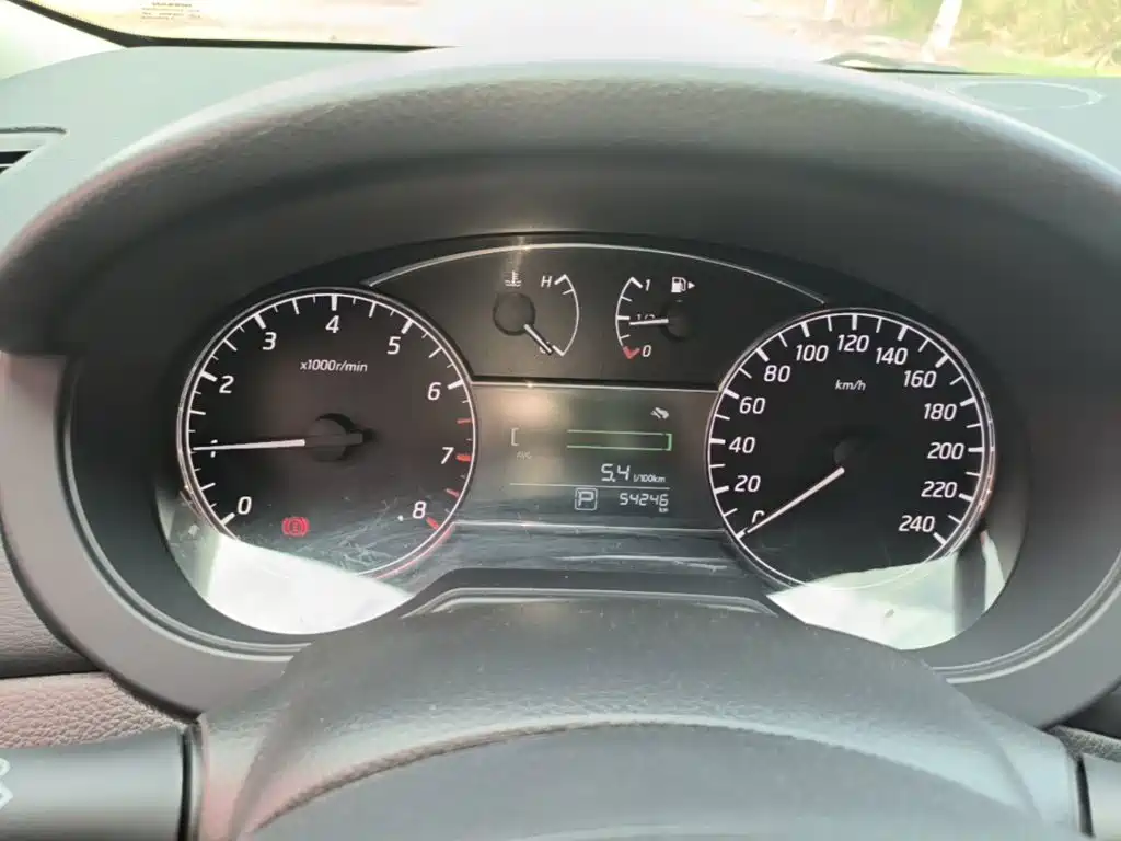 Nissan Tiida — фото 11