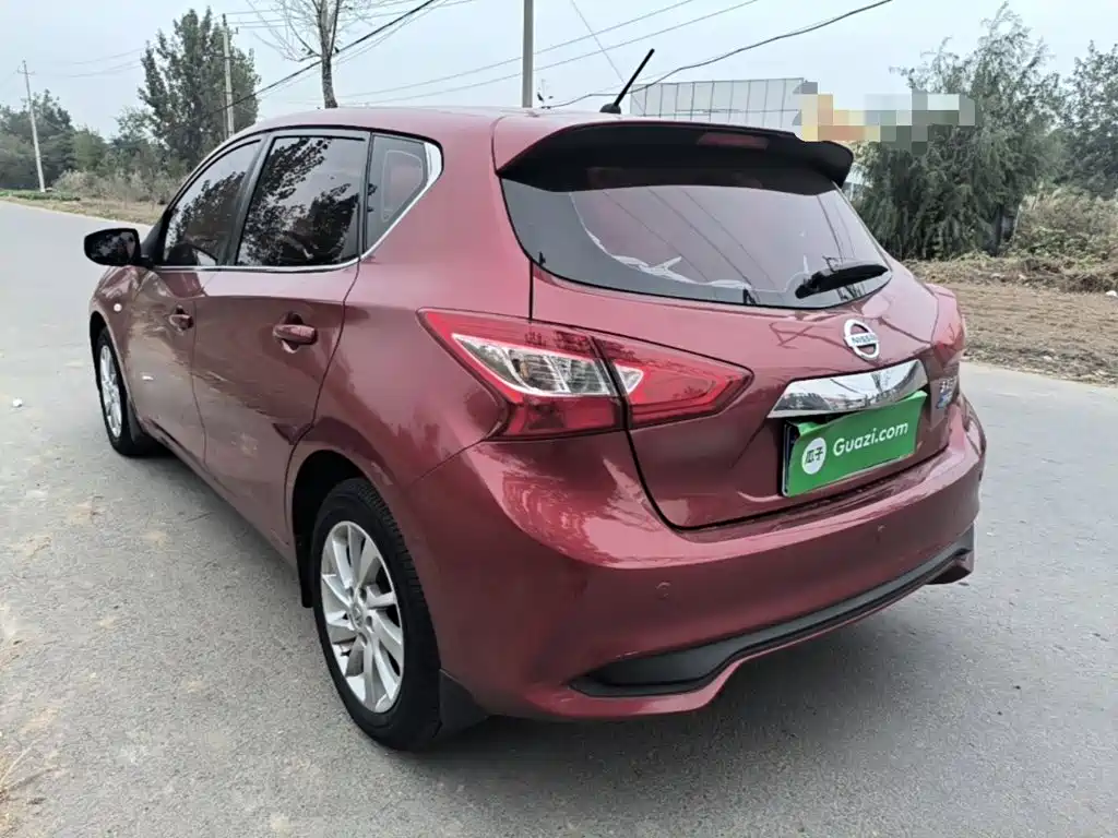 Nissan Tiida — фото 4