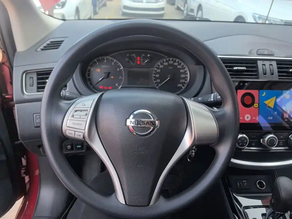 Nissan Tiida — фото 10