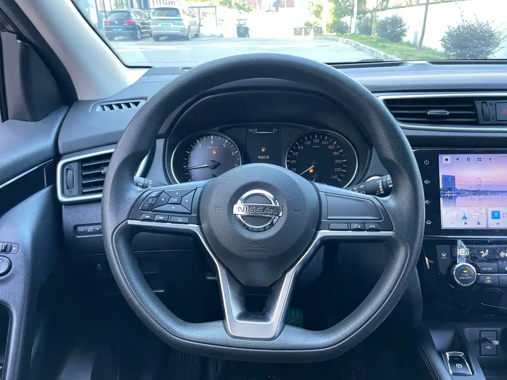 Nissan Qashqai — фото 12