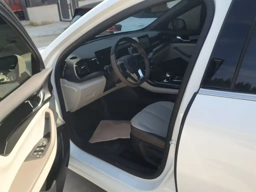 BYD Qin PLUS — фото 15