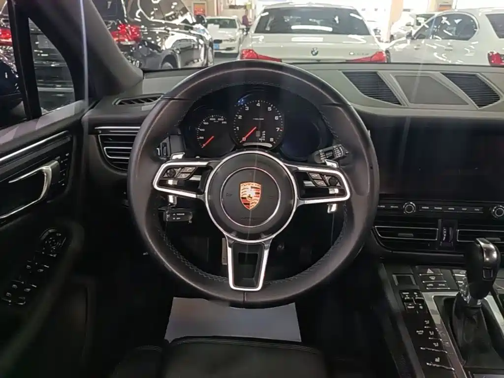 Porsche Macan — фото 10