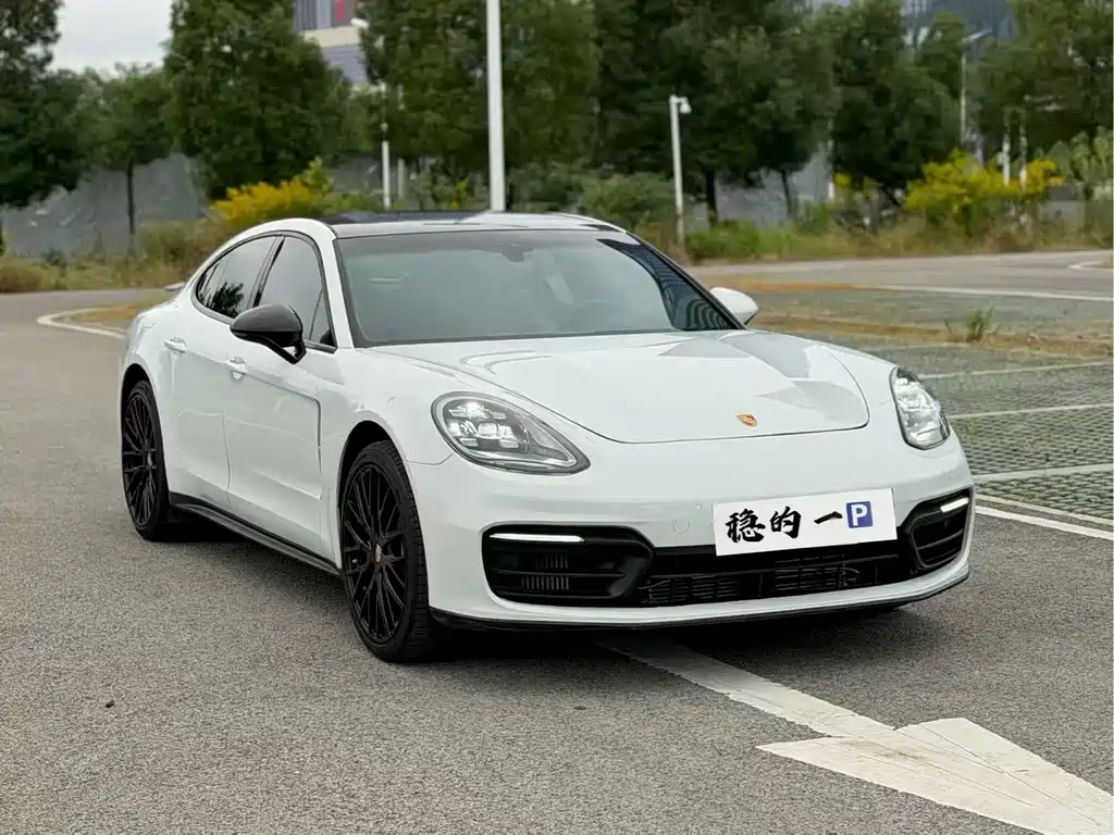 Porsche Panamera — фото 1