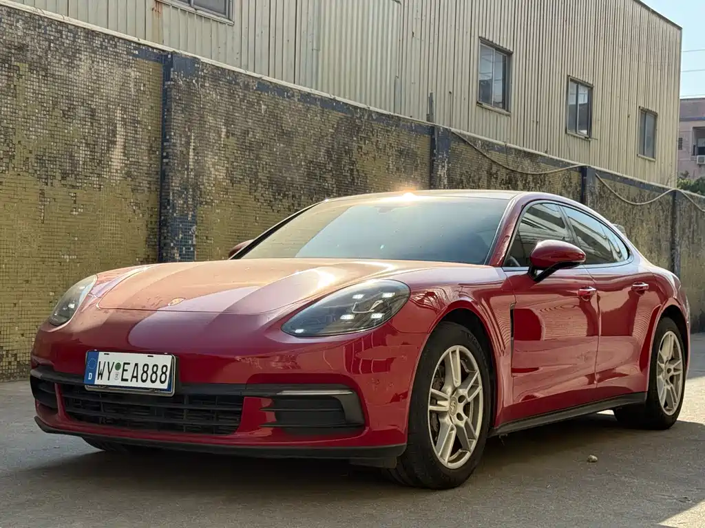 Porsche Panamera — фото 1