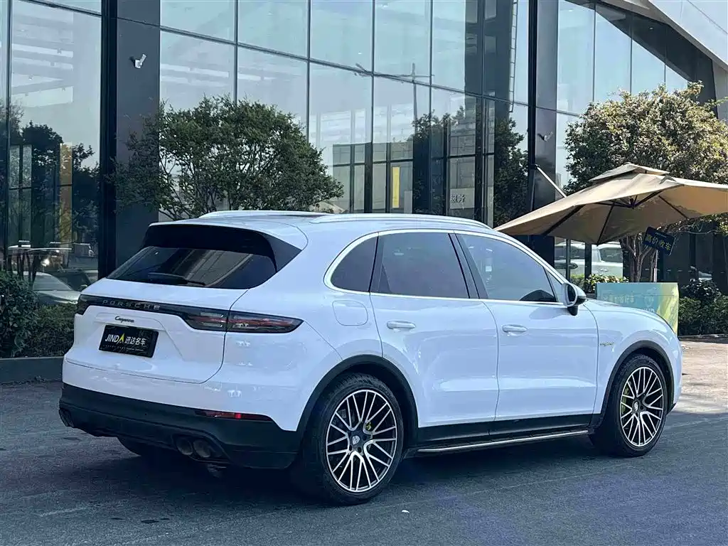 Porsche Cayenne Hybrid — фото 10