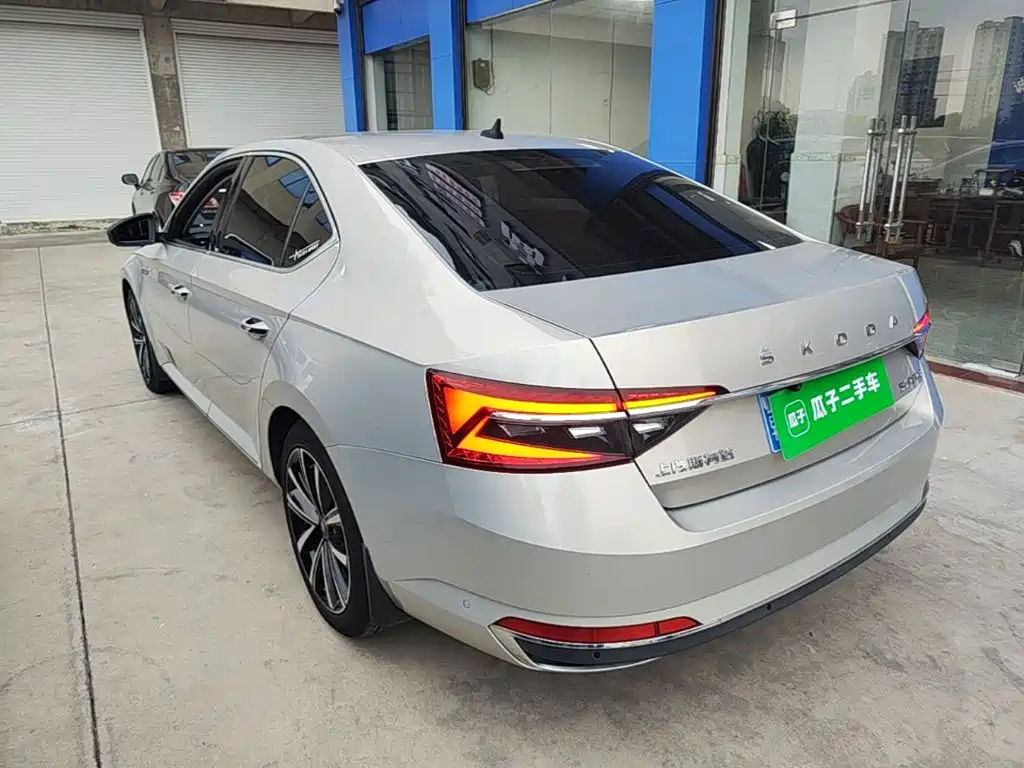 Skoda Superb — фото 4