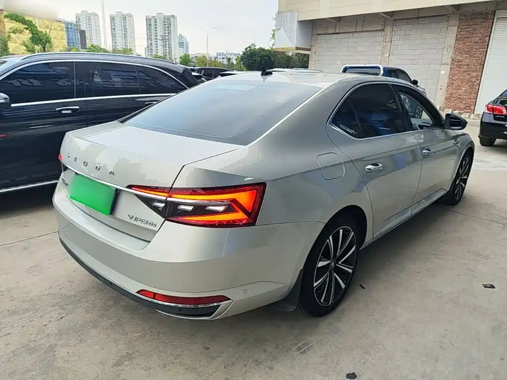 Skoda Superb — фото 6