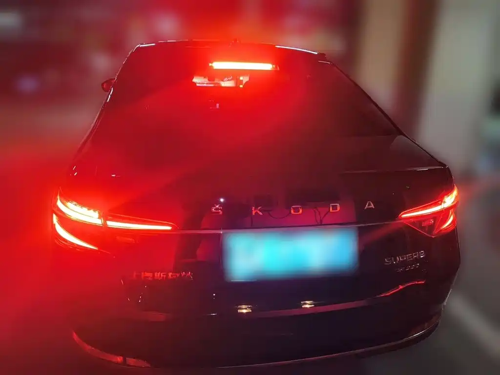 Skoda Superb — фото 5
