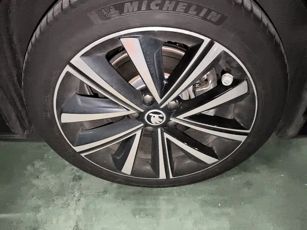 Skoda Superb — фото 8