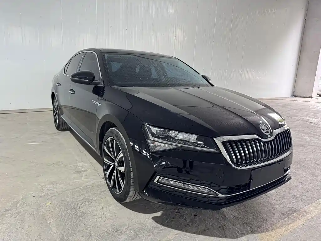 Skoda Superb — фото 2