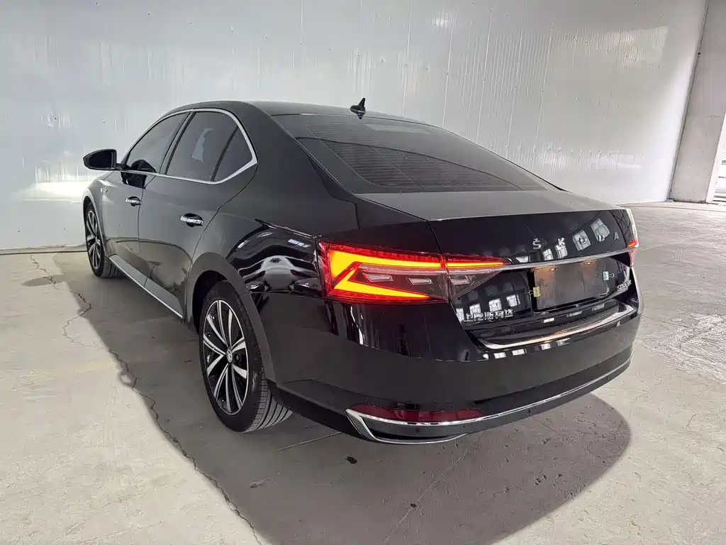 Skoda Superb — фото 5