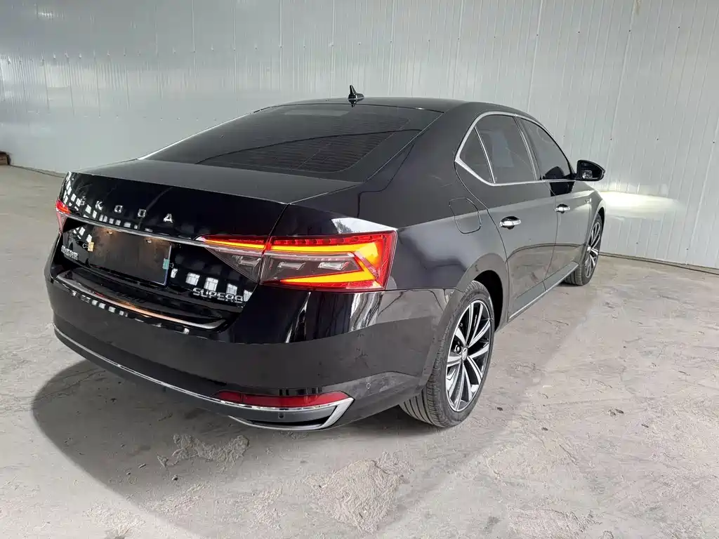 Skoda Superb — фото 6