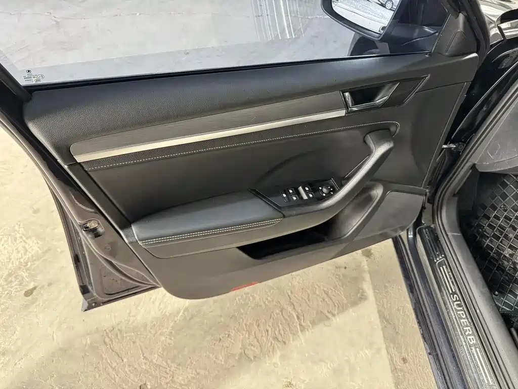 Skoda Superb — фото 10