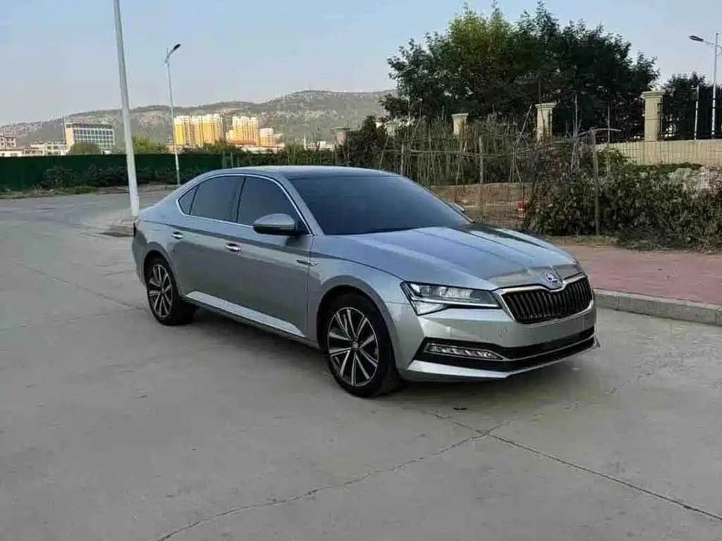 Skoda Superb — фото 2