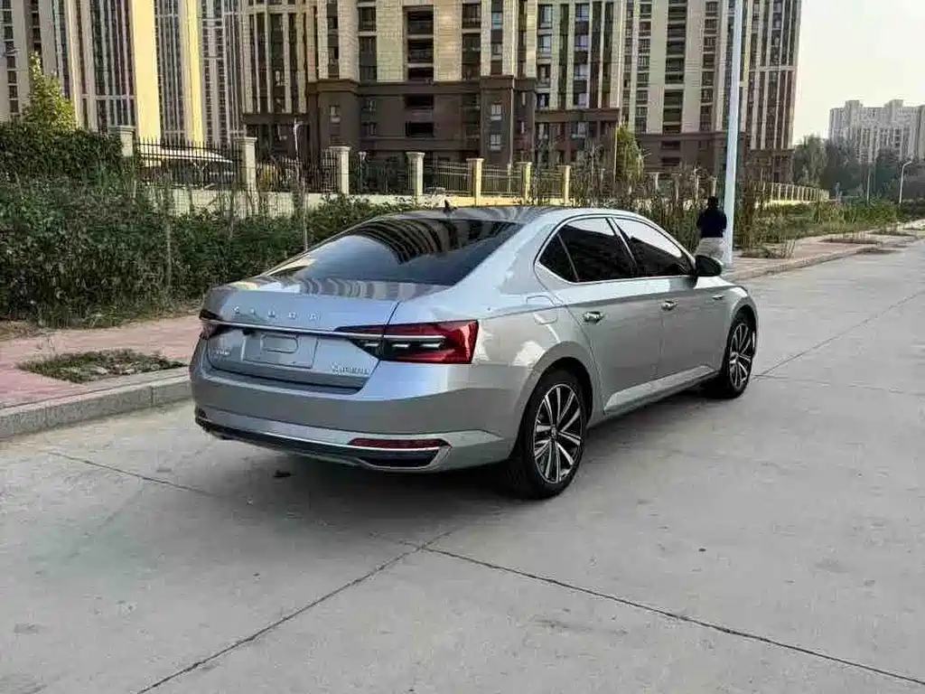 Skoda Superb — фото 4
