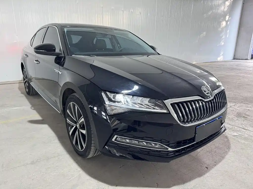 Skoda Superb — фото 2