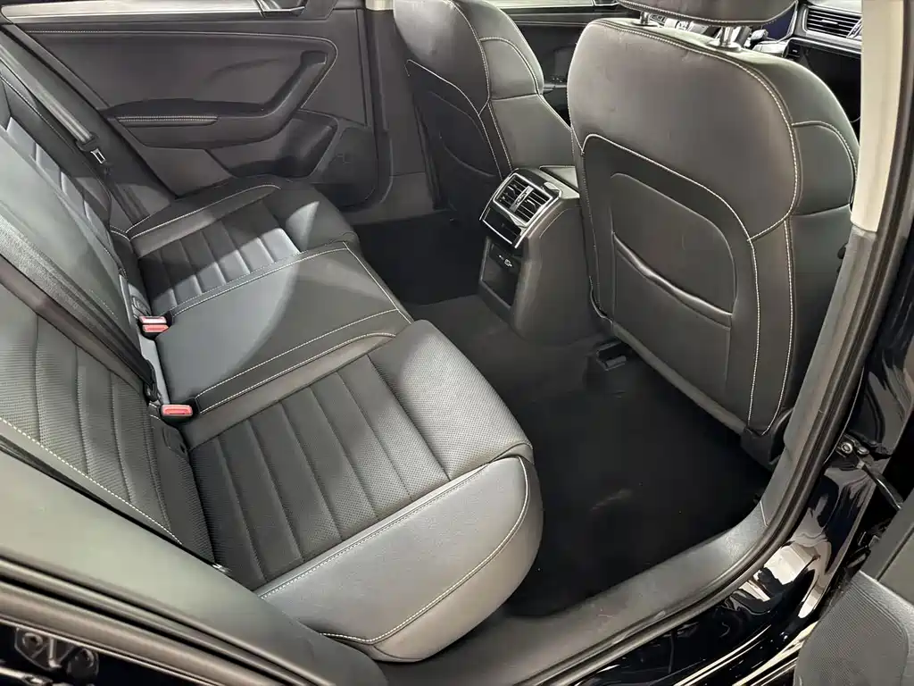 Skoda Superb — фото 11