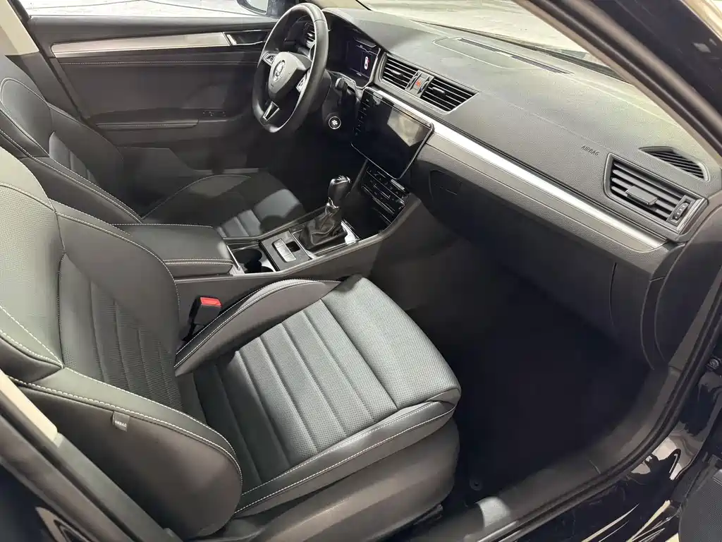 Skoda Superb — фото 17