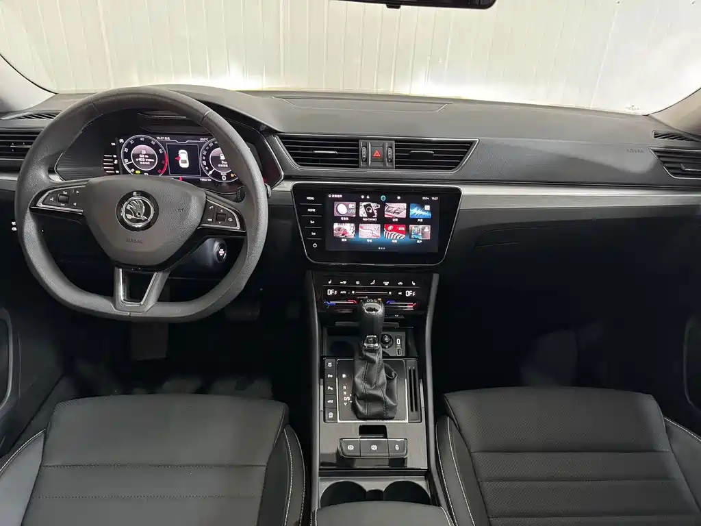 Skoda Superb — фото 18