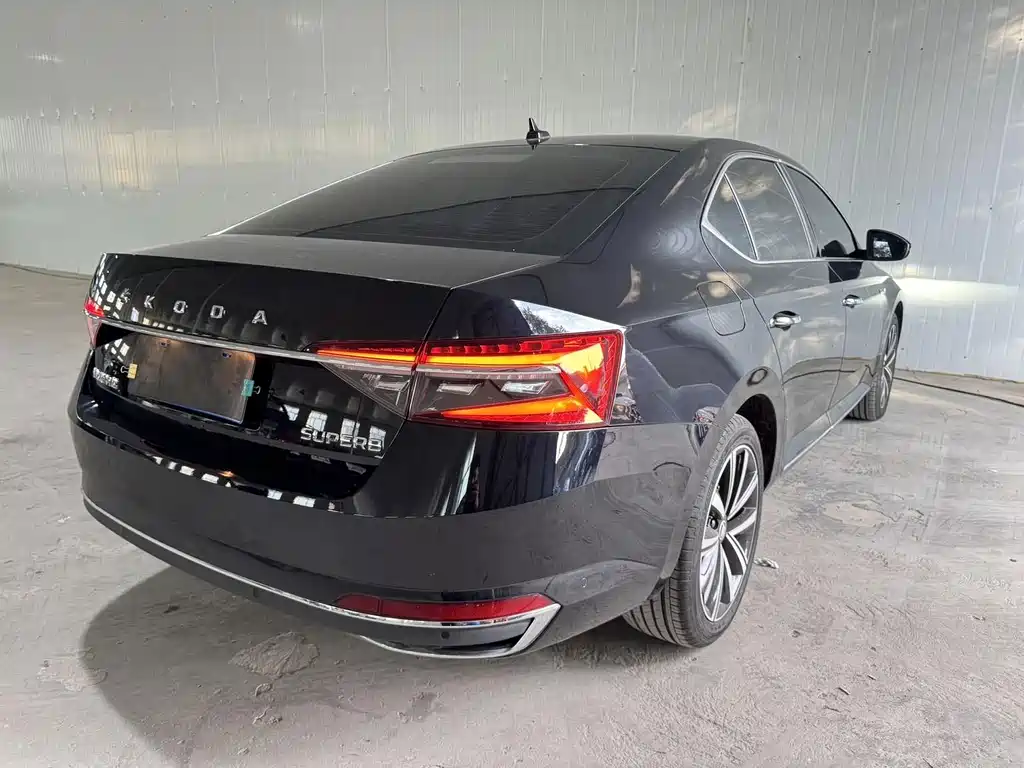 Skoda Superb — фото 5
